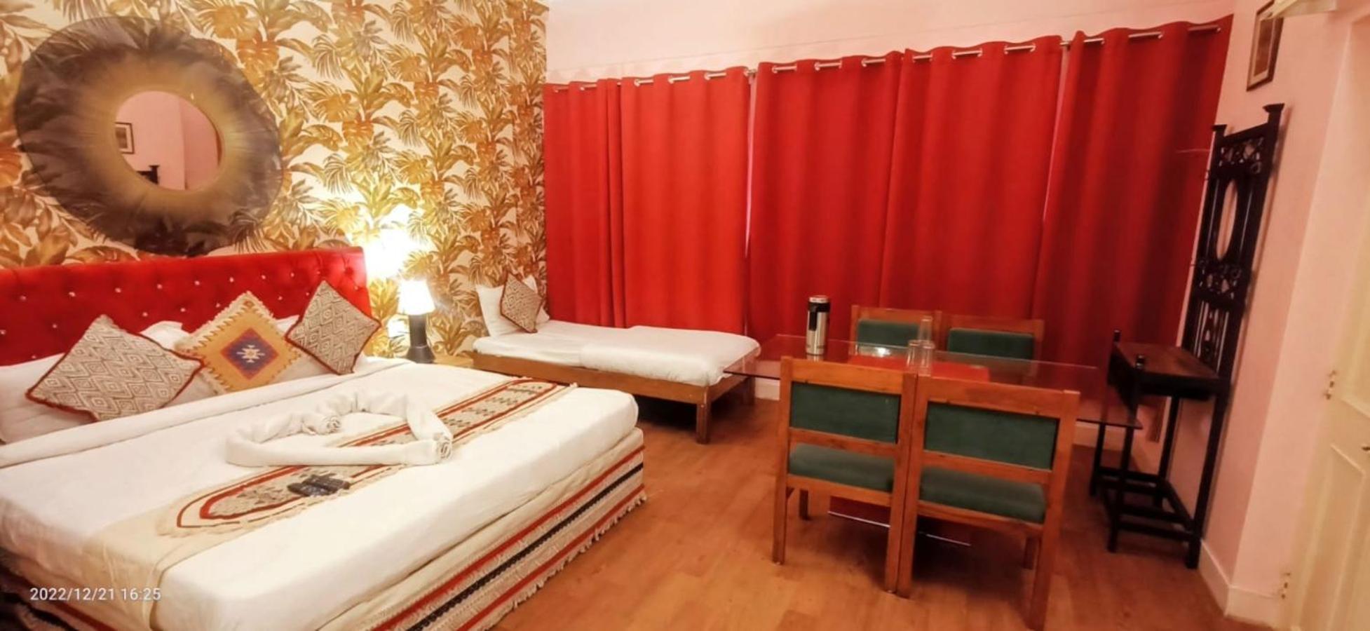 Hotel Pink Palace Τζαϊπούρ Εξωτερικό φωτογραφία
