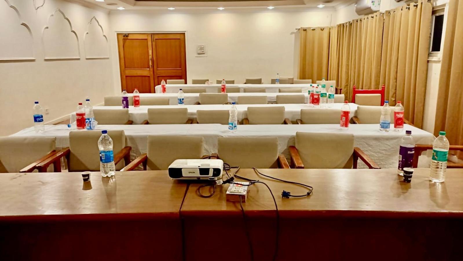 Hotel Pink Palace Τζαϊπούρ Εξωτερικό φωτογραφία